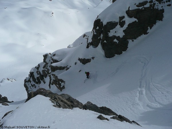 #9 Mortice : Encore quelques virages et l Mortice : Encore quelques virages et l'on rejoint le vallon.