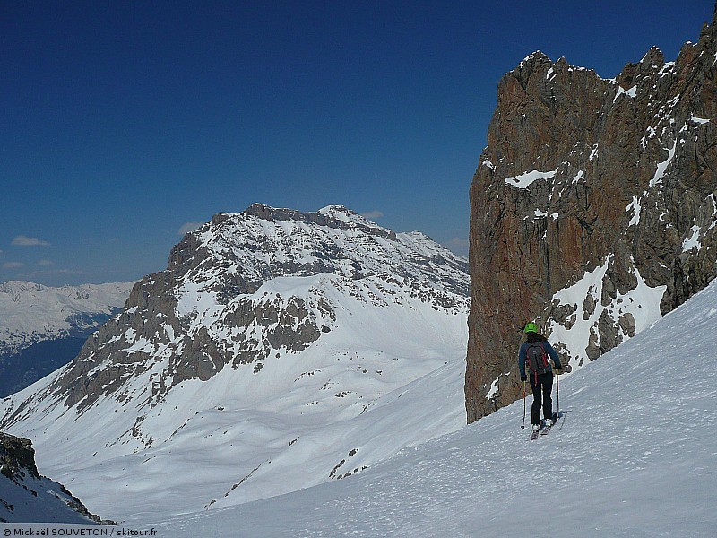 #8 Pas de Valounas : On contourne la superbe Aiguille du Vallonnet. Pas de Valounas : On contourne la superbe Aiguille du Vallonnet.