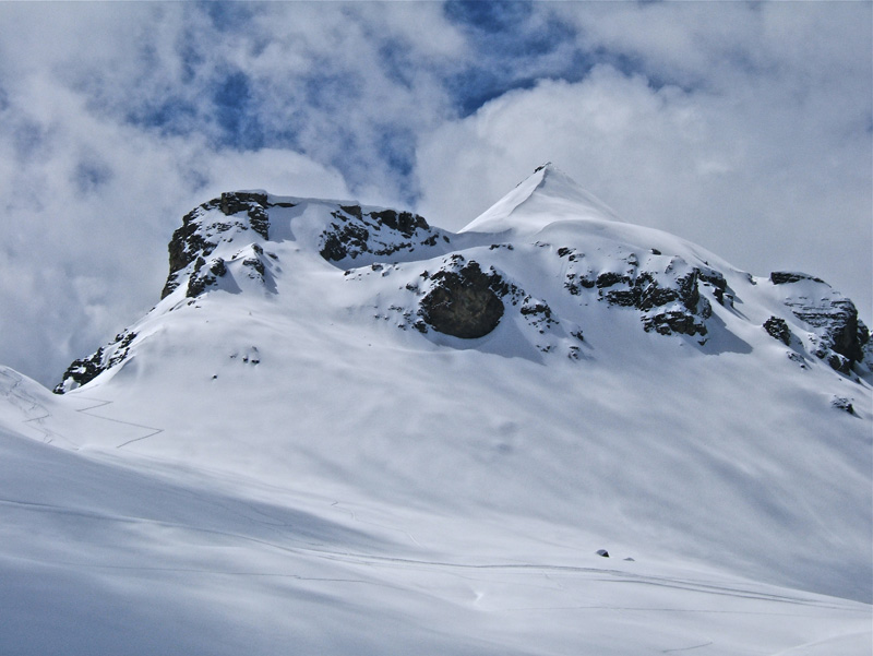 Chavalet : Il est beau le Mt Riounet mais se sera pour une autre fois avec une neige plus sure.