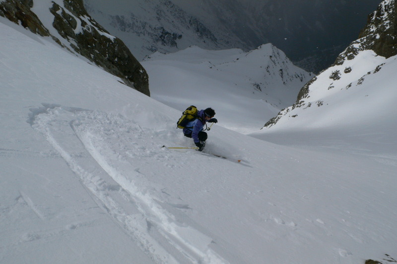 #9 Glacier Courbe : Laurence dans la poudre Glacier Courbe : Laurence dans la poudre