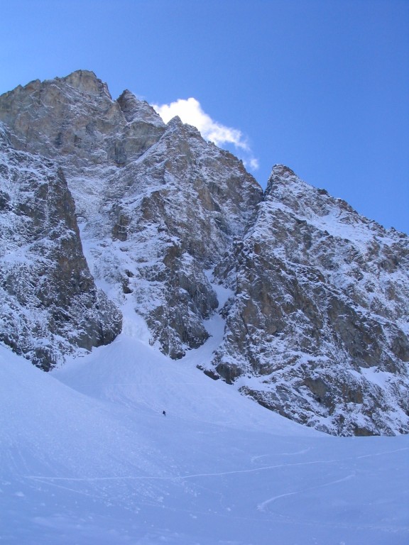 #17 Couloir N : Sous la face, le ski est moins bon... mais quelle descente ! Couloir N : Sous la face, le ski est moins bon... mais quelle descente !