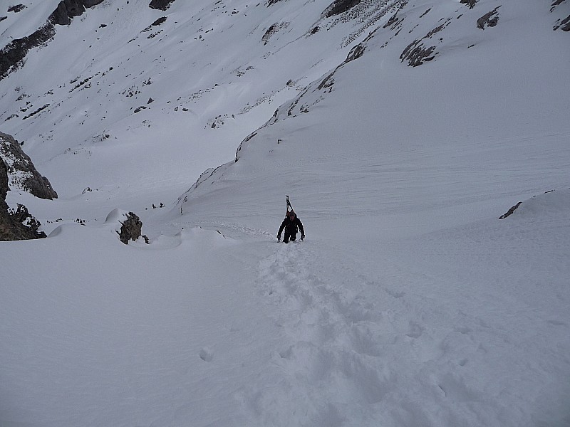 #19 couloir : djeb ferme la marche couloir : djeb ferme la marche