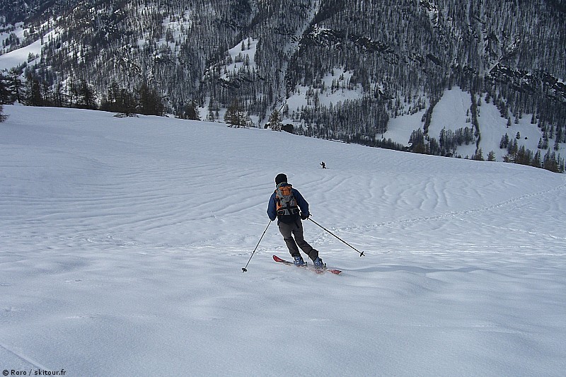 1ère descente : Ski grand large sur une neige facile.