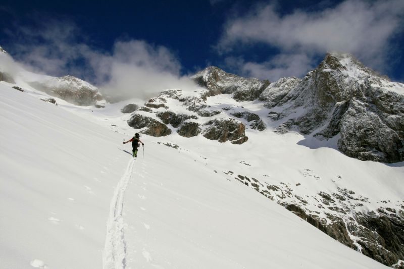 #6 Un peu plus haut : on aperçoit la Selle du Plaret dans les brumes à gauche Un peu plus haut : on aperçoit la Selle du Plaret dans les brumes à gauche