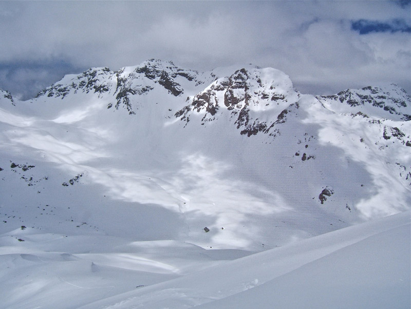 #11 Gipière : Refuge de la Cayolle dominé par le Trou de l Gipière : Refuge de la Cayolle dominé par le Trou de l'Aigle.