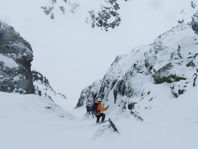 #4 Alphonse Favre, Couloir NW : l Alphonse Favre, Couloir NW : l'etroiture, ça frotte un peu ...
