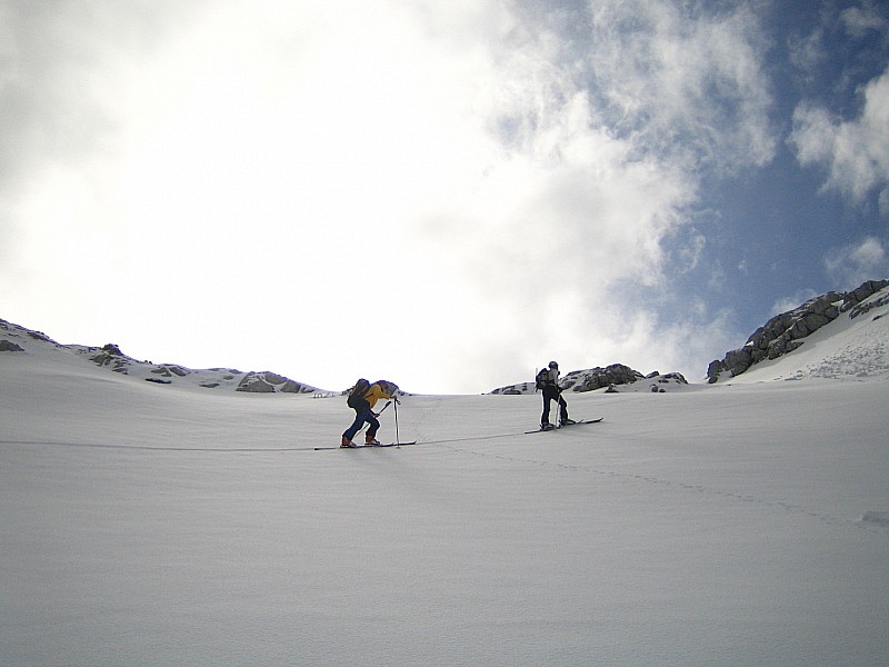 #2 Col de l Col de l'encrenaz : Les 5-10cm de neige fraiche ont tout blanchis mais.
