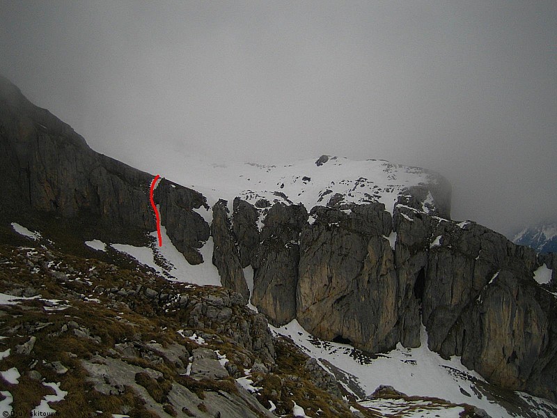 #10 C C'est la que ca passe : Depuis la combe sauvage. Il y a un anneau de corde en haut du passage avec un gros Kern au dessus
