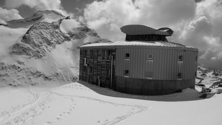 #13 Col des Glaciers : Refuge vraiment tip top et ses gardiens aussi. Col des Glaciers : Refuge vraiment tip top et ses gardiens aussi.