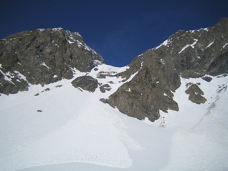 #2 couloir S du col : descente , traces de purges couloir S du col : descente , traces de purges