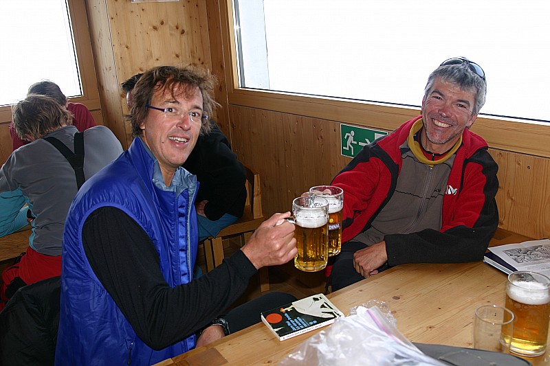 #31 soirée au refuge du Trient : pour fêter cette première journée soirée au refuge du Trient : pour fêter cette première journée