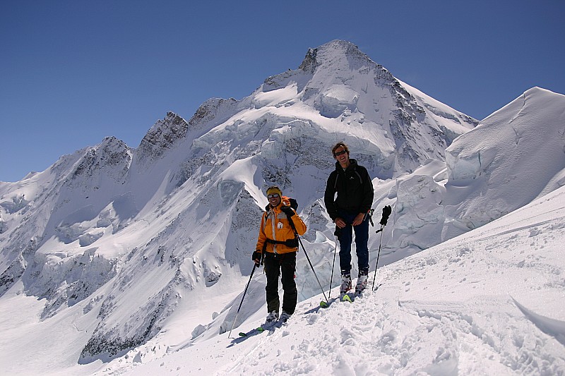 #37 dent d dent d'Herens : Stéph et Marco sous la dent d'Herens dans la descente vers Zermatt
