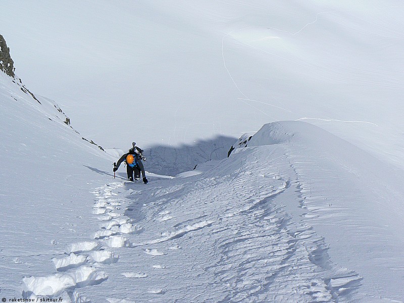 #2 Joh dans le bas du couloir : au dessus des barres Joh dans le bas du couloir : au dessus des barres