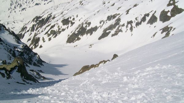 #3 Pointe Alphonse Favre : Le couloir W vu du haut. Pointe Alphonse Favre : Le couloir W vu du haut.