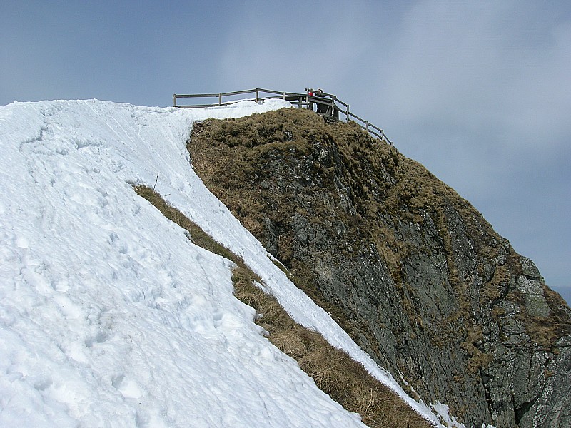 #2 Départ de la face Est Sancy : Le départ se fait sous les yeux des promeneurs Départ de la face Est Sancy : Le départ se fait sous les yeux des promeneurs