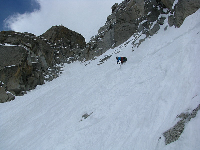 Couloir du bas : On grapille de la poudre rive gauche