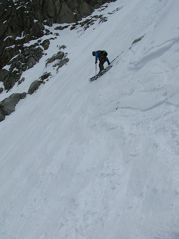 Couloir du bas : la neige est béton au milieu