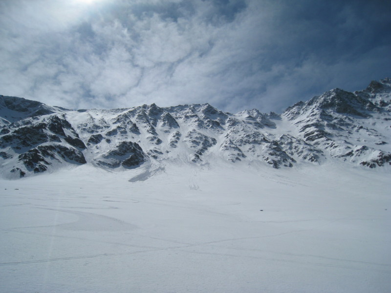 Pichères : à gauche, c'est pour nous, à droite, c'est pour les "freeriders" de la station de derrière la montagne!