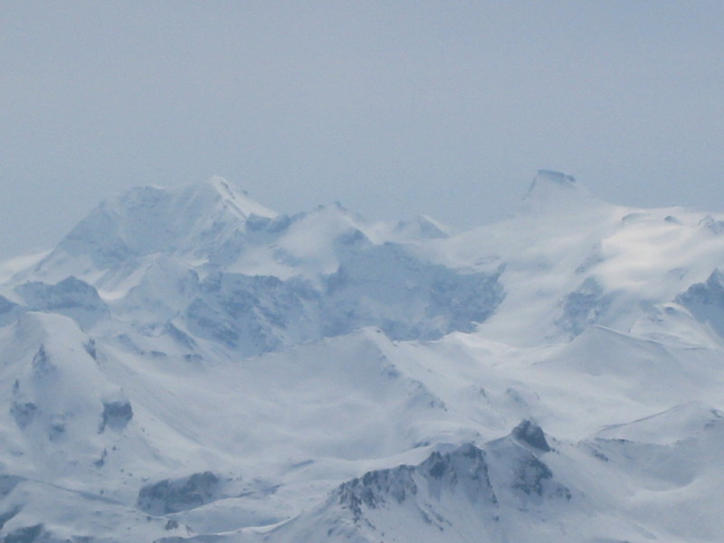 #5 Gde Ciamarella et Albaron : c Gde Ciamarella et Albaron : c'est zoomé, donc je perd nettement en qualité, mais le blanc du réservoir à neige de la Haute-Maurienne n'arrange pas la photo.