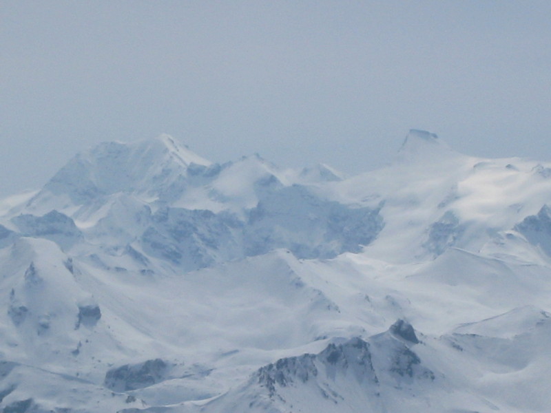 Gde Ciamarella et Albaron : c'est zoomé, donc je perd nettement en qualité, mais le blanc du réservoir à neige de la Haute-Maurienne n'arrange pas la photo.