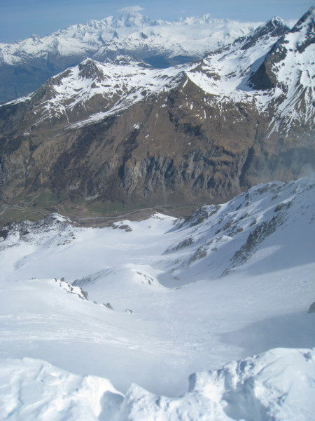 #3 Couloir de Pépin : oupps, pas trop s Couloir de Pépin : oupps, pas trop s'approcher pour la photo, car le vent pousse plein N