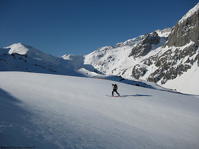 #6 Montée au lac : La crête de la Ponsonnière au fond Montée au lac : La crête de la Ponsonnière au fond