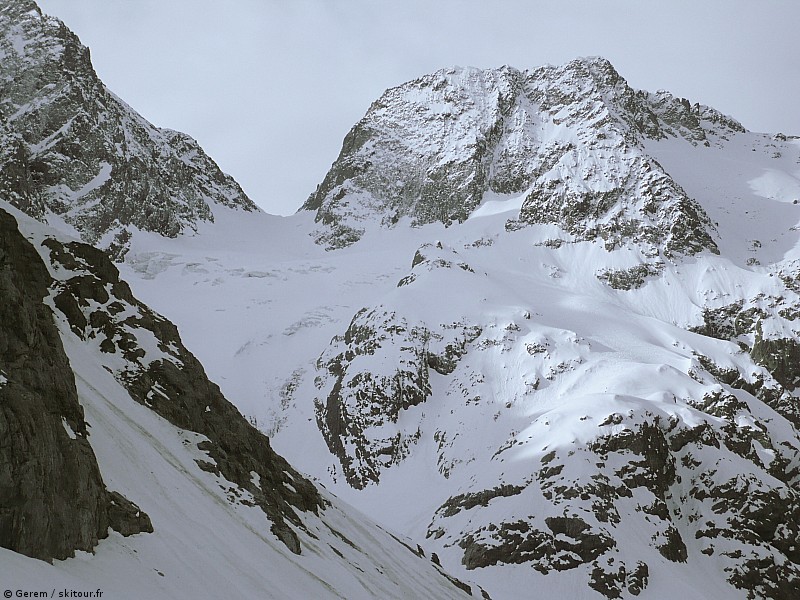 #3 Le glacier et le col : On devine la plaque dans le vaccivier à droite Le glacier et le col : On devine la plaque dans le vaccivier à droite