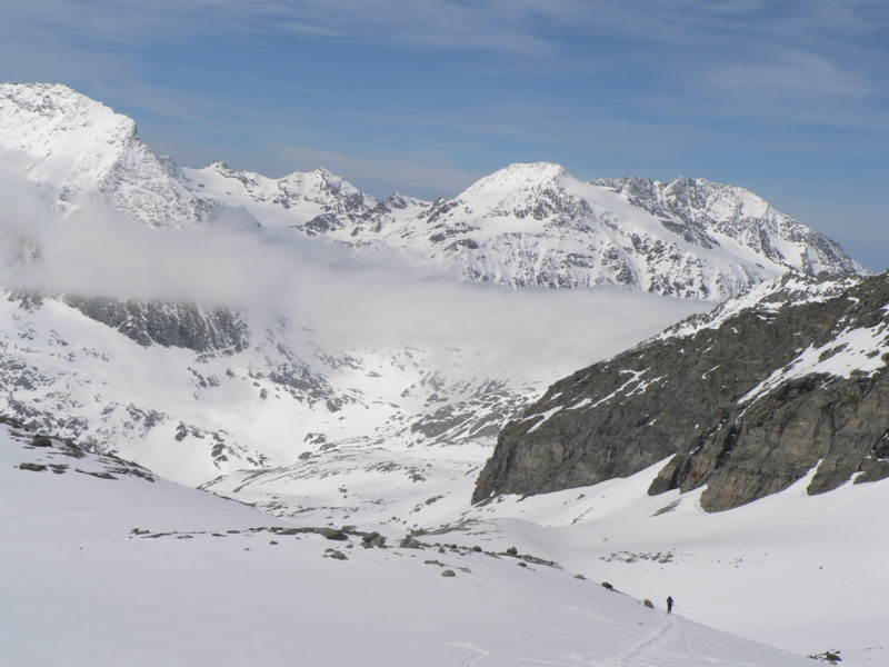 #1 Polset : le dôme de Polset en arrière-plan. On prend pied sur le glacier Polset : le dôme de Polset en arrière-plan. On prend pied sur le glacier