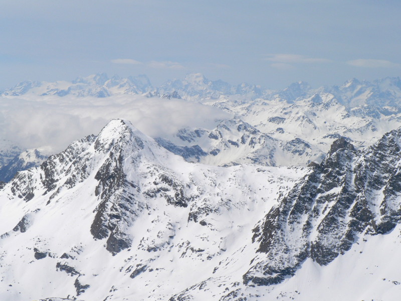 #2 Les écrins, le col de la Masse : Au loin, les écrins. Au premier plan, le col de la masse et le rateau d Les écrins, le col de la Masse : Au loin, les écrins. Au premier plan, le col de la masse et le rateau d'Aussois