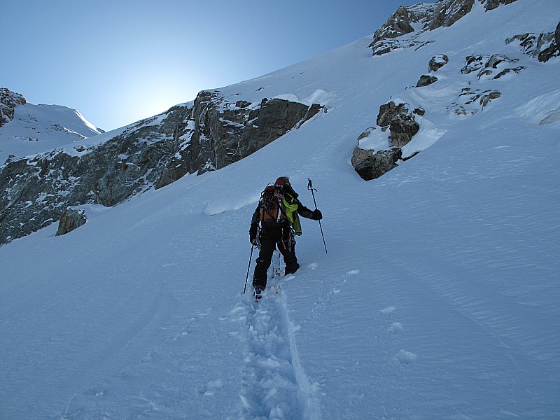 #3 Avant la rimaye : On change les skis pour les crampons Avant la rimaye : On change les skis pour les crampons