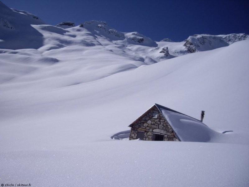LE ROCHAIL : Le refuge au milieu de la neige