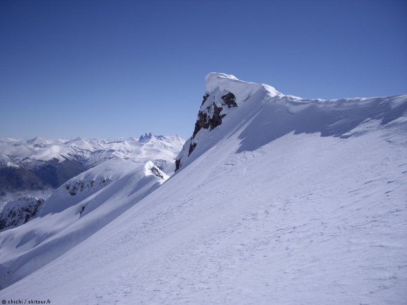 LE ROCHAIL : Au fond, les aiguilles d'Avves