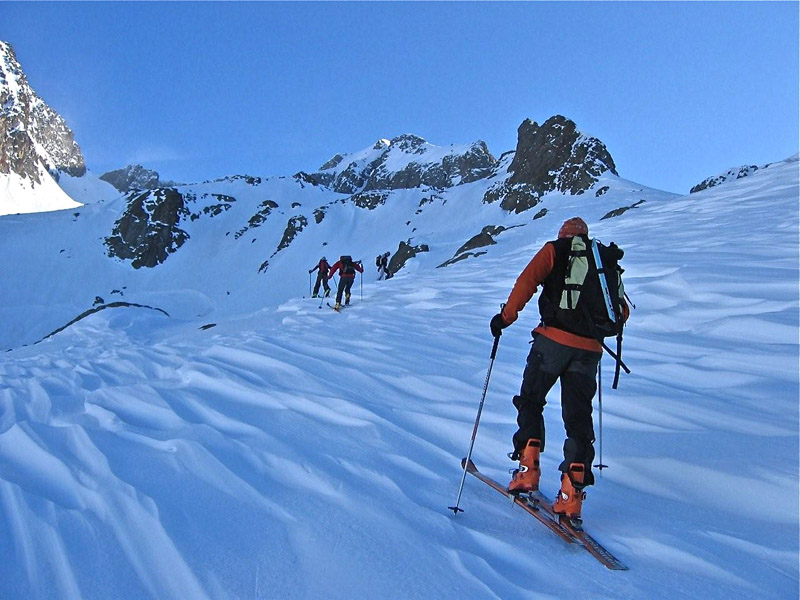 #2 GELAS : On se fait doubler, on voit bien les vagues de neige qui vont gêner à la descente. GELAS : On se fait doubler, on voit bien les vagues de neige qui vont gêner à la descente.