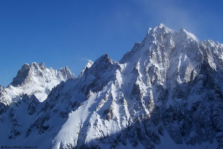 #2 Lever de soleil : La roche d Lever de soleil : La roche d'Alvau assure le spectacle