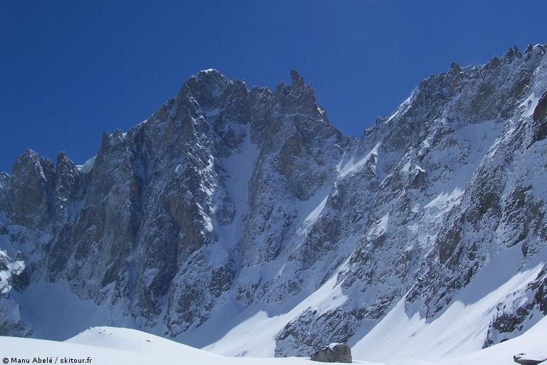 Dome des Ecrins : L'objet du délit(ce)