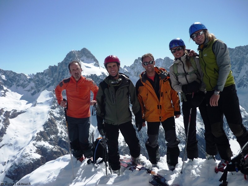 #2 Grande Aiguille de la Bérarde : Le groupe au "sommet" du couloir. Grande Aiguille de la Bérarde : Le groupe au "sommet" du couloir.