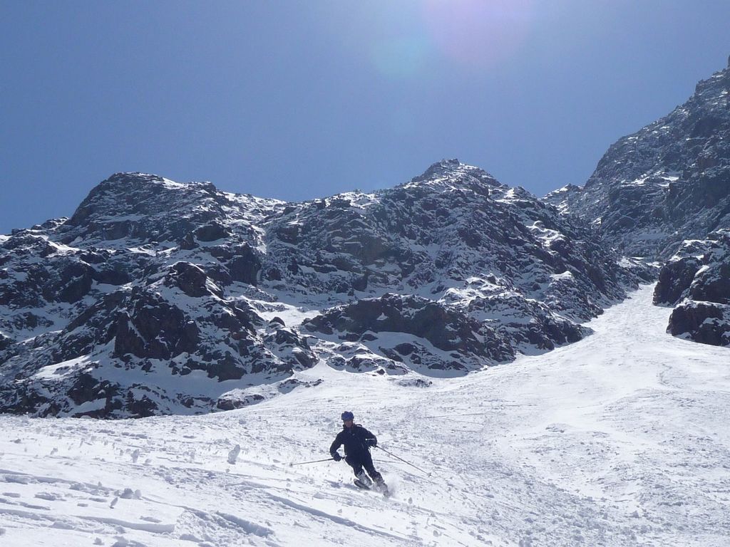 #27 Grande Aiguille de la Berarde : sortie de la partie basse du couloir, on peut se lacher Grande Aiguille de la Berarde : sortie de la partie basse du couloir, on peut se lacher