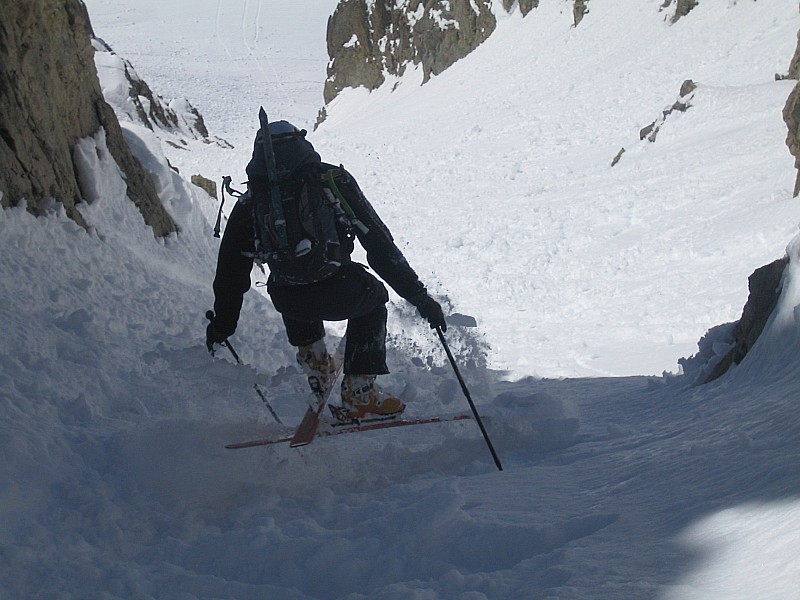 #8 Flambeau des Ecrins : début en poudre tassée ( apres déblaiement de la couche de croute par la DDE) Flambeau des Ecrins : début en poudre tassée ( apres déblaiement de la couche de croute par la DDE)