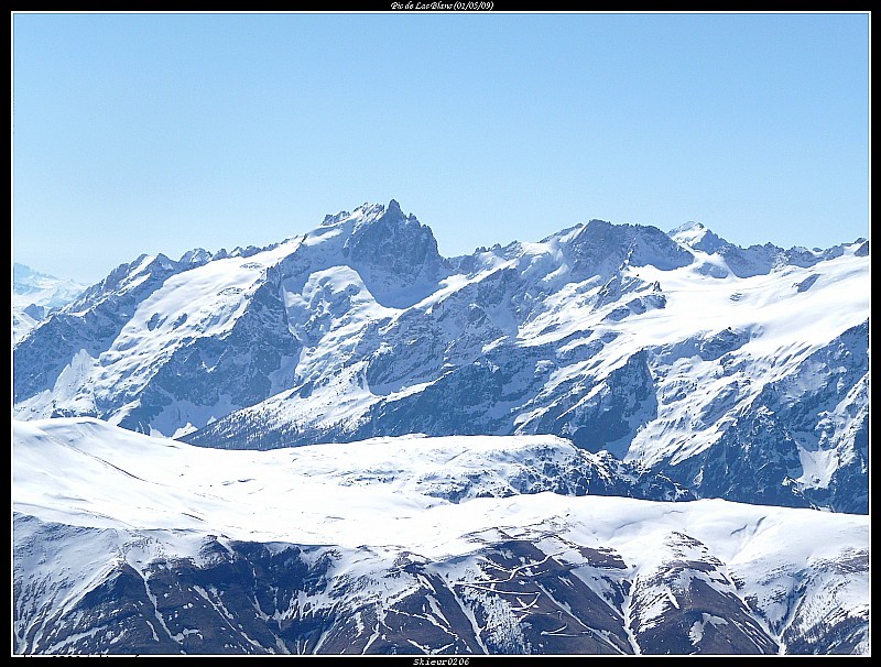 #5 Depuis le sommet : Gros plan sur la Meije, le Rateau et la Barre des Ecrins avec cette nouvelle couche de neige fraiche. Depuis le sommet : Gros plan sur la Meije, le Rateau et la Barre des Ecrins avec cette nouvelle couche de neige fraiche.