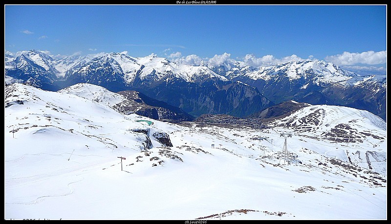 Depuis le DMC : Depuis l'arrivée du DMC à 2700m vue sur l'Alpe d'Huez. Encore un bon enneigement!