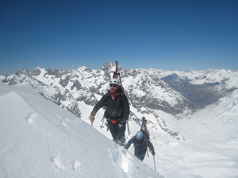 #17 Summit : Enfin le sommet, bien fracassés. Summit : Enfin le sommet, bien fracassés.