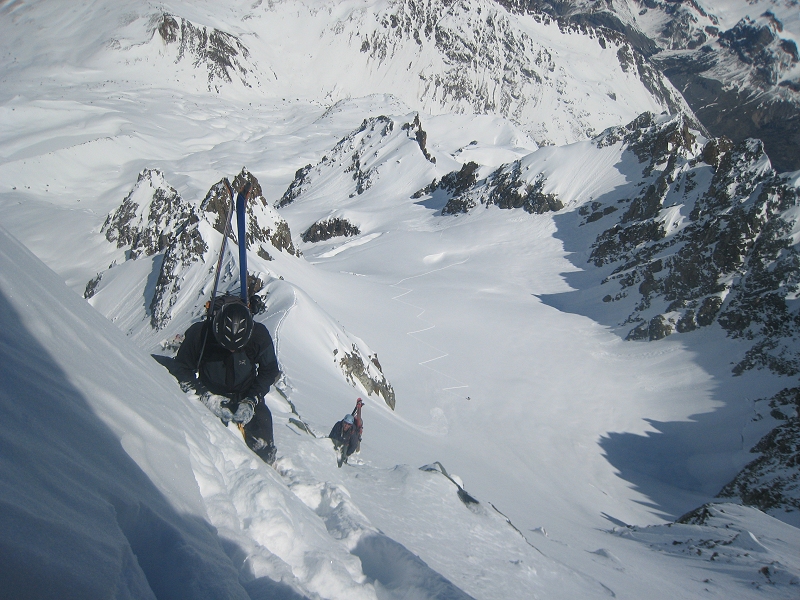 #16 Sur l Sur l'arête : Plus haut sur l'arête, on brasse toujours autant, et la calotte semble bien bonne