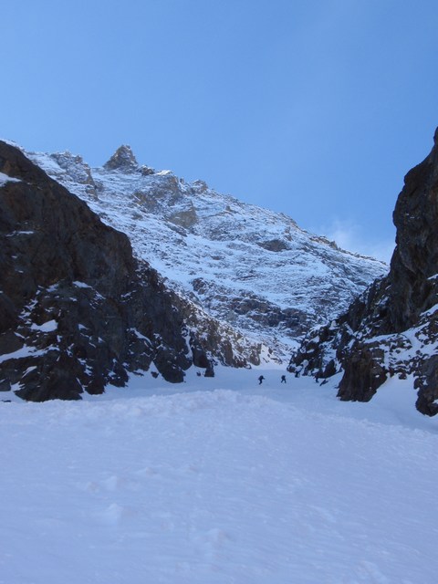 #6 Bas du couloir : On aperçoit le groupe de 5 à l Bas du couloir : On aperçoit le groupe de 5 à l'attaque du couloir