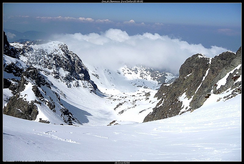 #9 Combe W du Grand Sorbier : Les premiers nuages font leur apparitions sur la Croix de Chamrousse. Combe W du Grand Sorbier : Les premiers nuages font leur apparitions sur la Croix de Chamrousse.