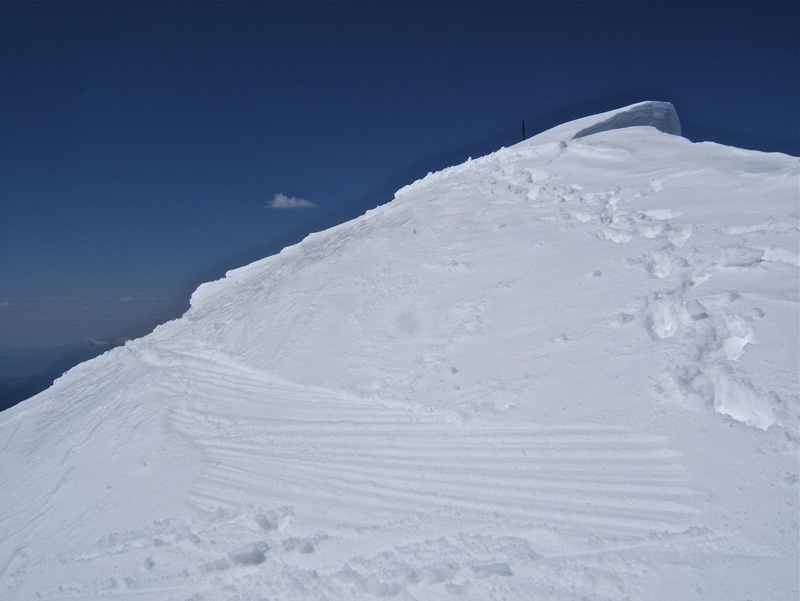 #16 Nègre et Mounier : Pas de problème pour descendre skis aux pieds. Nègre et Mounier : Pas de problème pour descendre skis aux pieds.