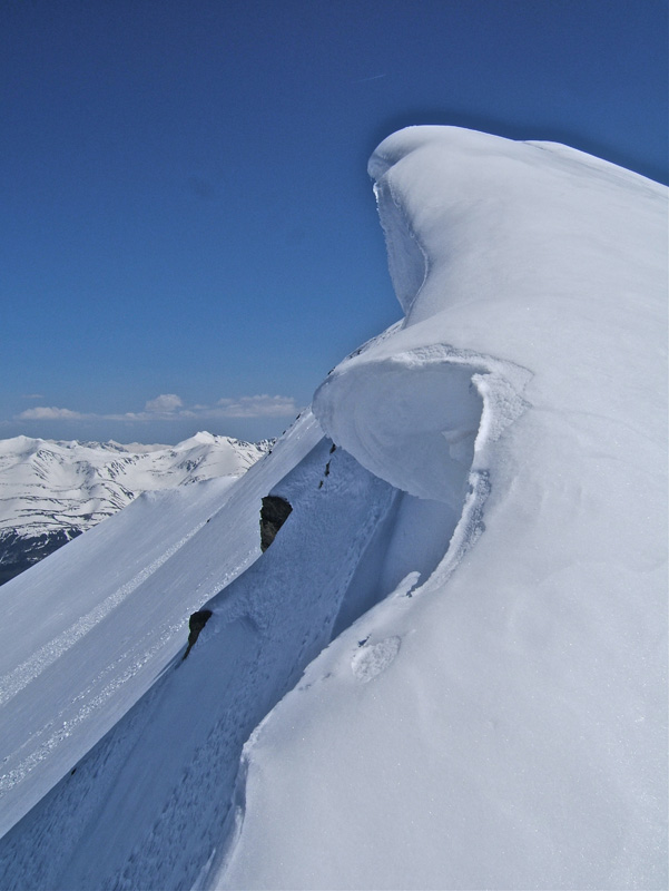 #12 Nègre et Mounier : Il y a de très belles corniches sur l Nègre et Mounier : Il y a de très belles corniches sur l'arrête du Mounier.