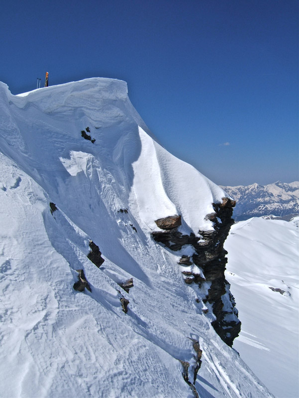 #14 Nègre et Mounier : Je suis allé me rendre comte du passage pour descendre ski au pied. Nègre et Mounier : Je suis allé me rendre comte du passage pour descendre ski au pied.