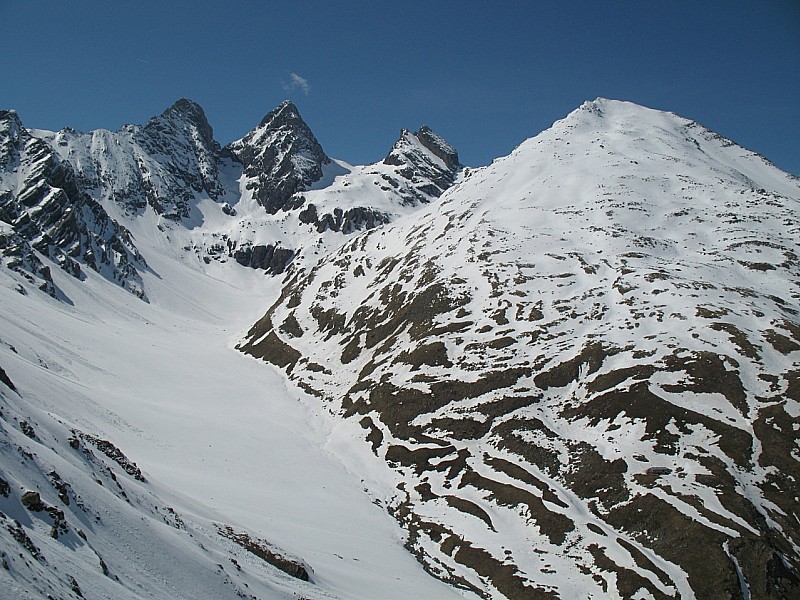 Arves et Epaisseur : Aiguilles d'Arves et Aiguille de l'Epaisseur, depuis le triangle en face du refuge - il reste une langue de neige à l'Epaisseur qui nous permettra le lendemain d'atteindre le refuge directement.