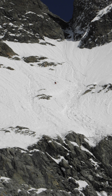 #5 Redescente du col : Instant suspendu, il ne reste plus qu Redescente du col : Instant suspendu, il ne reste plus qu'à faire confiance au manteau neigeux.