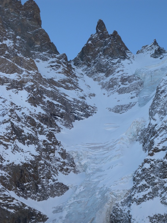 #5 col du Pelvoux : et une bouteille de génépy à celui qui trouve les deux skieurs... col du Pelvoux : et une bouteille de génépy à celui qui trouve les deux skieurs...